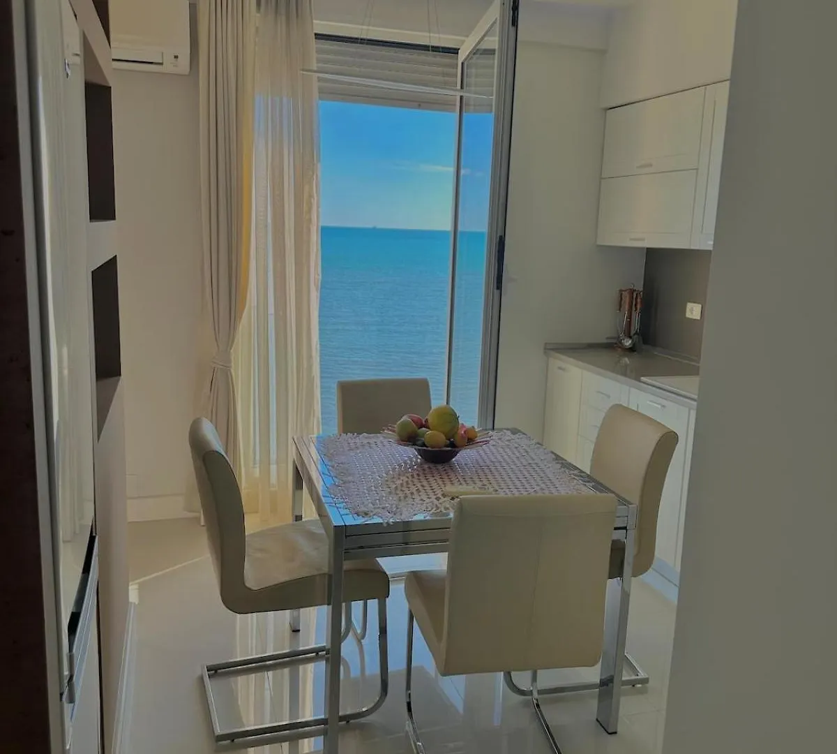 Seaside Serenity Polisi i Vogel